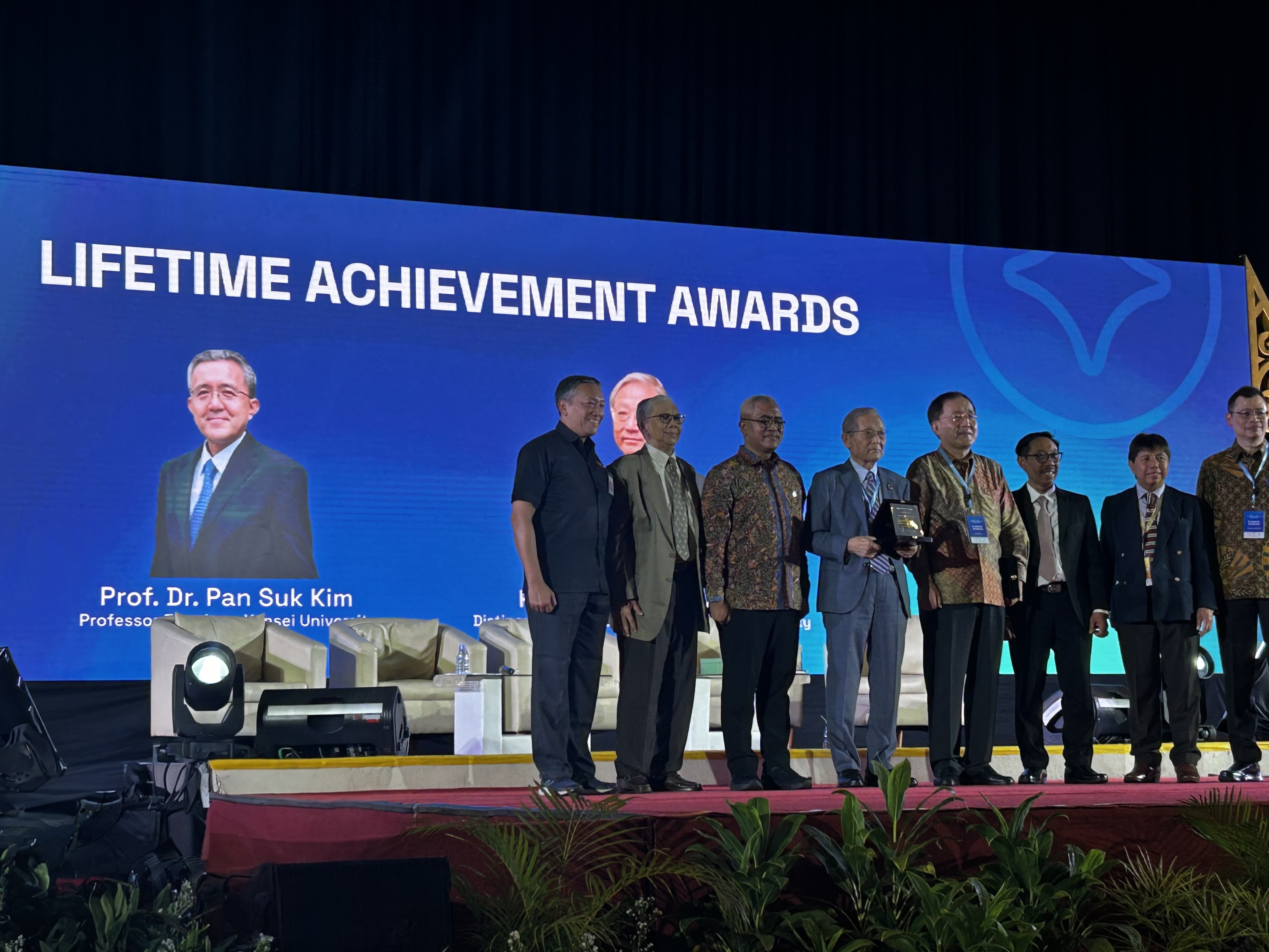 Congratulations to Dr. Pan Suk Kim, ACSH Steering Committee's Member, on receiving a Lifetime Achievement Award by 4 Public Administration Associations in the Asian Region